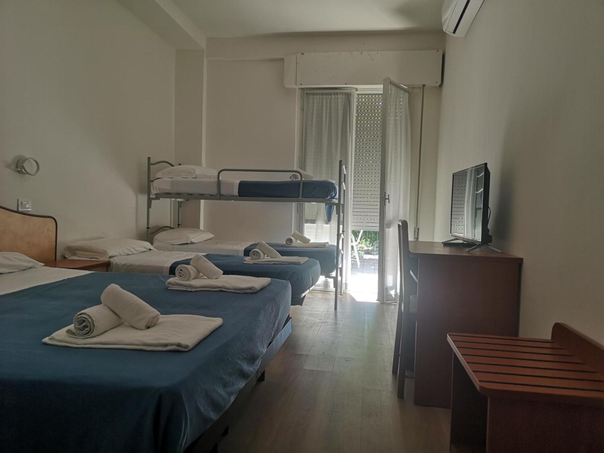 Hotel Holiday Sunshine Summer Мисано Адриатико Екстериор снимка