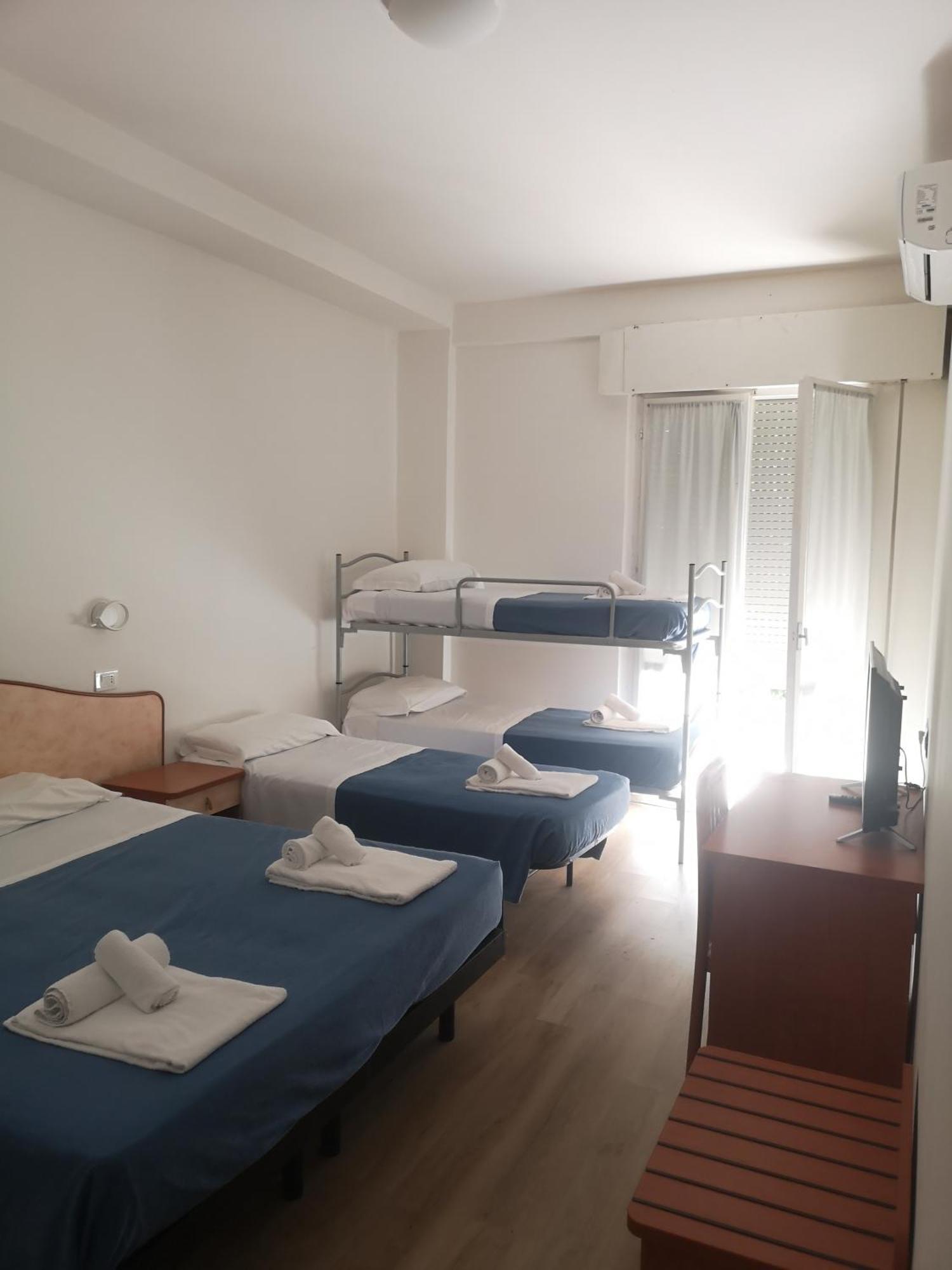 Hotel Holiday Sunshine Summer Мисано Адриатико Екстериор снимка