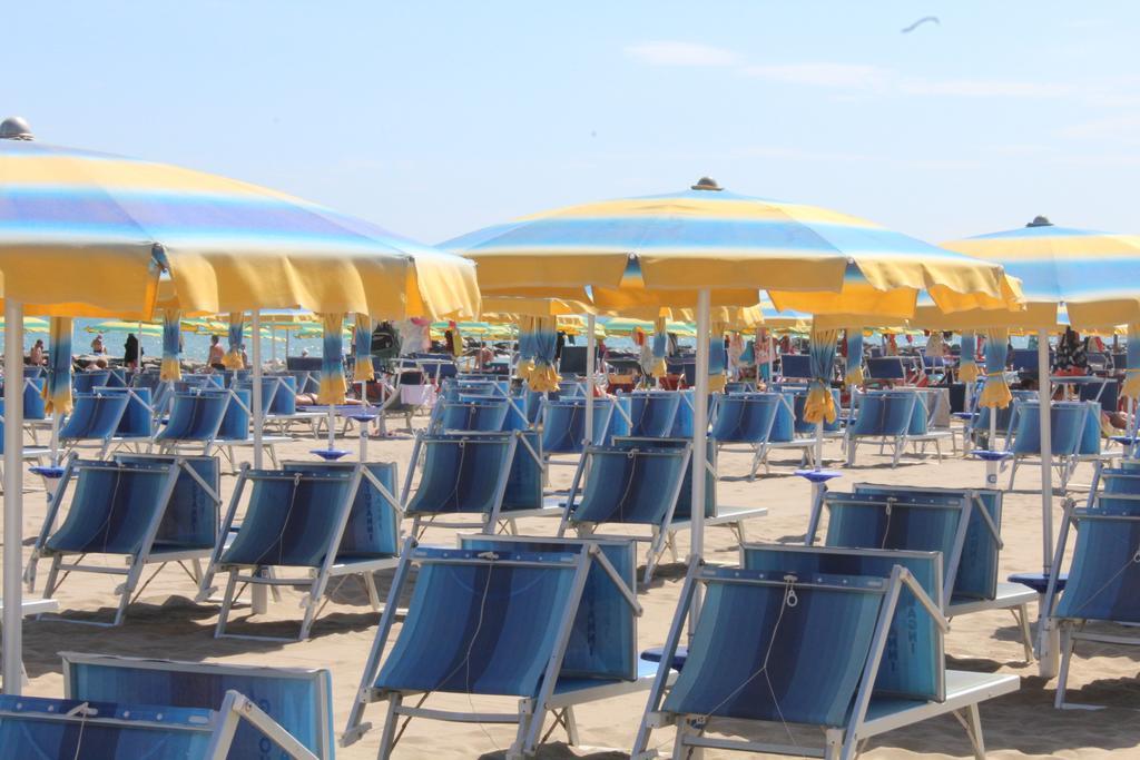 Hotel Holiday Sunshine Summer Мисано Адриатико Екстериор снимка
