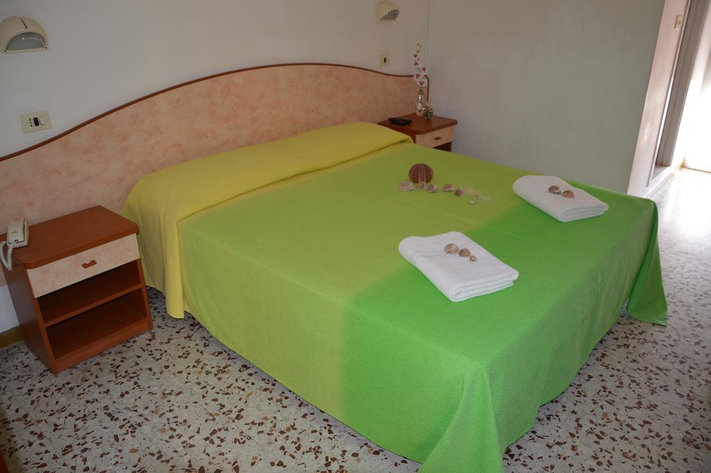 Hotel Holiday Sunshine Summer Мисано Адриатико Екстериор снимка